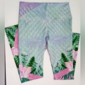 Pettacci Mermaid Fantasy Leggings - Pastel Green and Pink Size L Gym Yoga Sporty